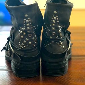 Size 40EU/US9 gray Coolway boots